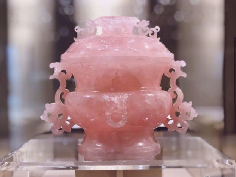 清代芙蓉石蟠螭耳盖炉